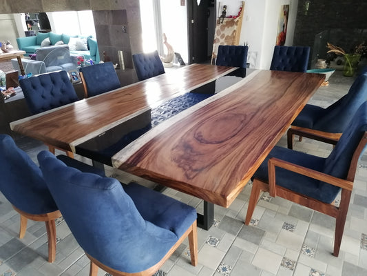 MESA DE COMEDOR PAROTA Y RESINA